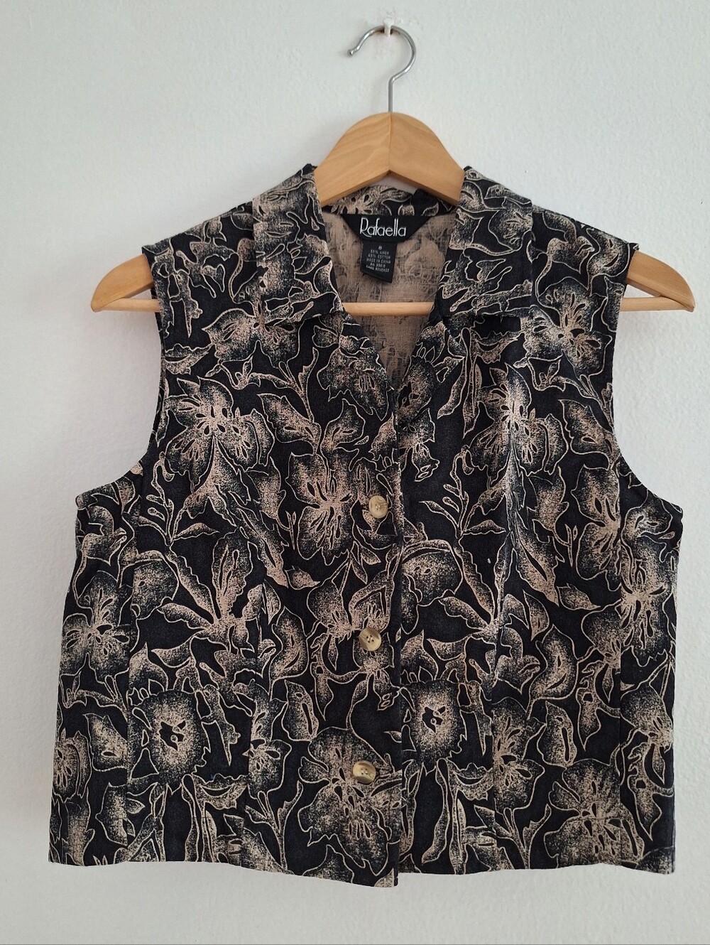 NWOT Rafaella Black Floral-Print Sleeveless Button Front Top